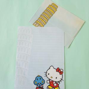 Papel de Carta Hello Kitty na Torre de Pisa
