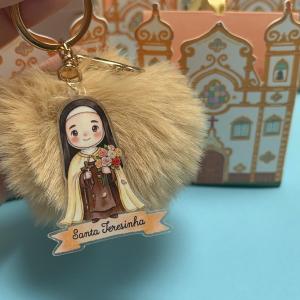 Chaveiro de Pompom Santa Teresinha + Caixinha Igreja