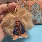 Chaveiro de Pompom N. Senhora Aparecida + Caixinha Igreja